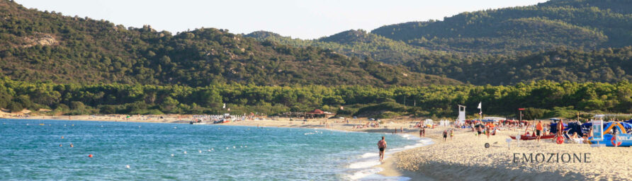 Cala Sinzias: la lunga spiaggia cristallina